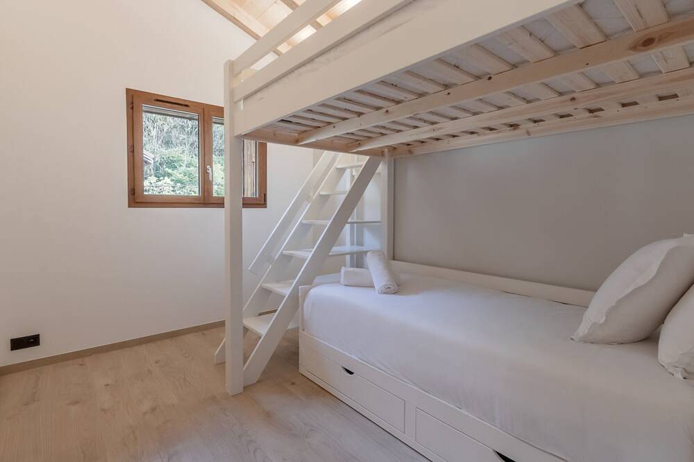 Entire apartment, Rocher Blanc - Rénové - Spacieux - 4pax in Passy, Pays du Mont-Blanc