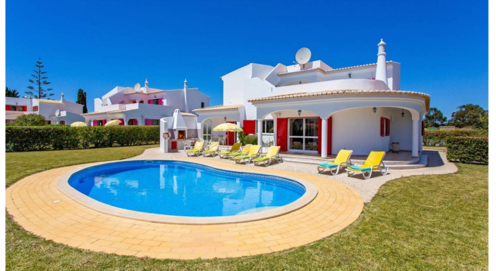 Villa Gomes a pochi passi dalla spiaggia in Armação de Pêra (costa), Distretto di Faro