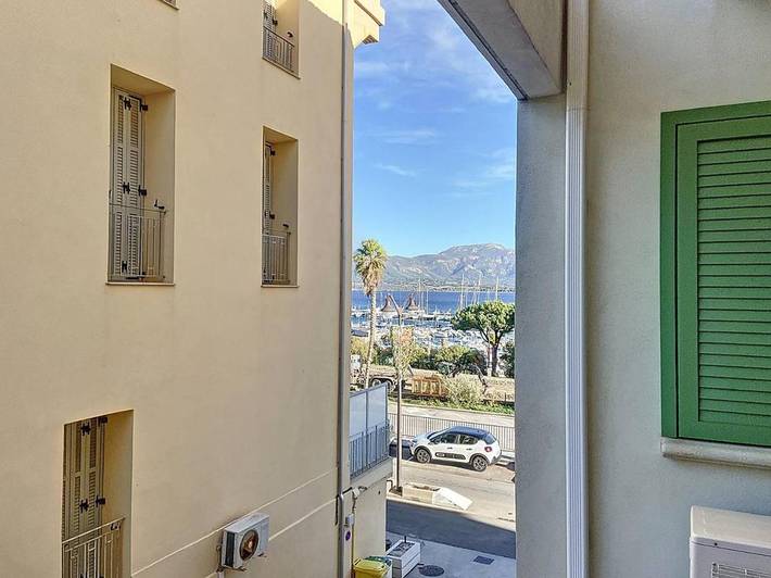 Gîte pour 4 personnes, avec terrasse dans Office De Tourisme De Calvi - 4