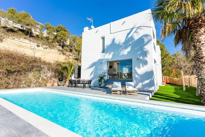 Chalet para 10 personas, con jardín y terraza en Olivella