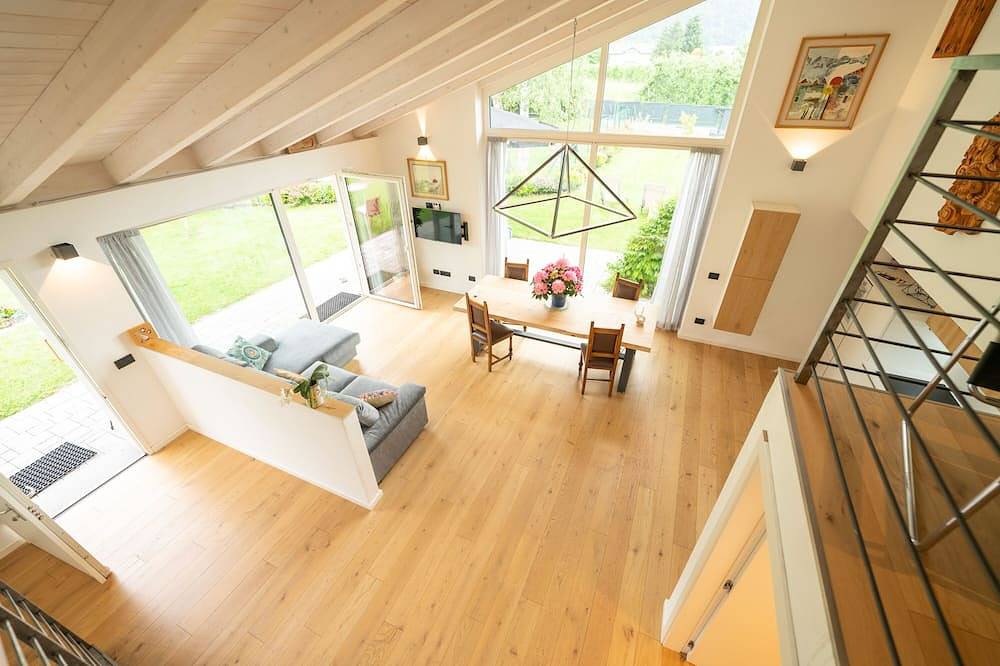 Modern villa with hot tub for exclusive use, dogs welcome. in Caldonazzo, Caldonazzosee