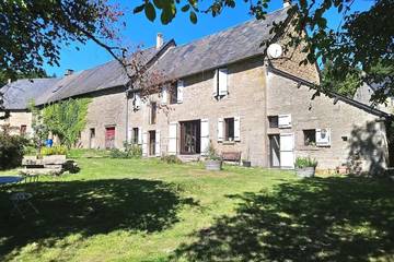 Gîte pour 10 personnes, avec jardin et vue à Beaumont-du-Lac