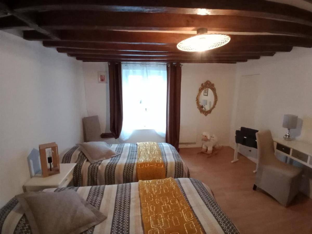 Triple Room with Shared Bathroom in Boissy-le-Châtel, Seine-et-Marne