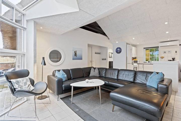 Well-maintained holiday home with pool and sauna for 14 people in Søndervig, Holmsland Klit