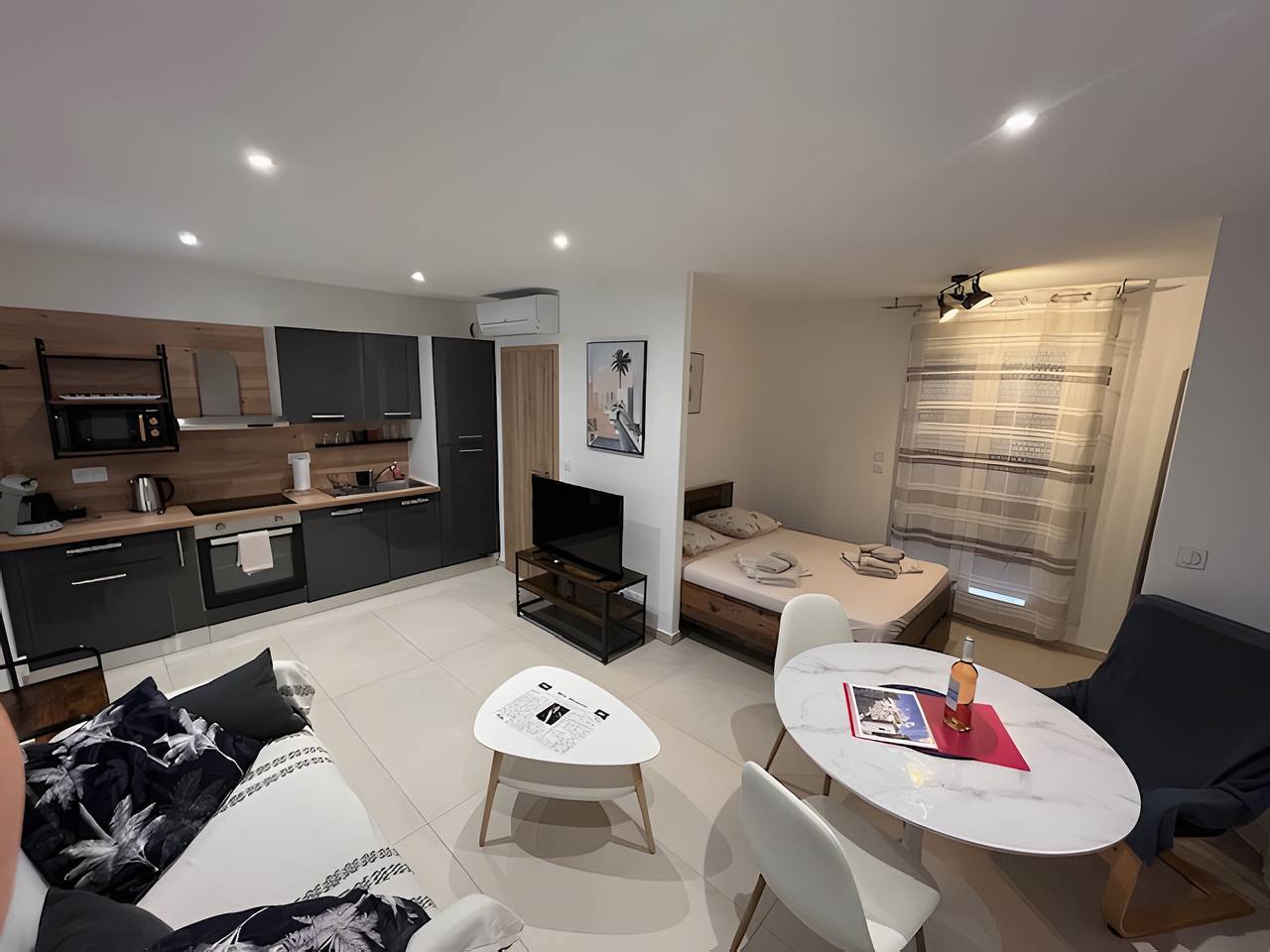 Studio entier, Séjour agréable à La Casa 177 - 4 | Balcon privé, Wi-Fi, climatisation in Fréjus Plage, Fréjus
