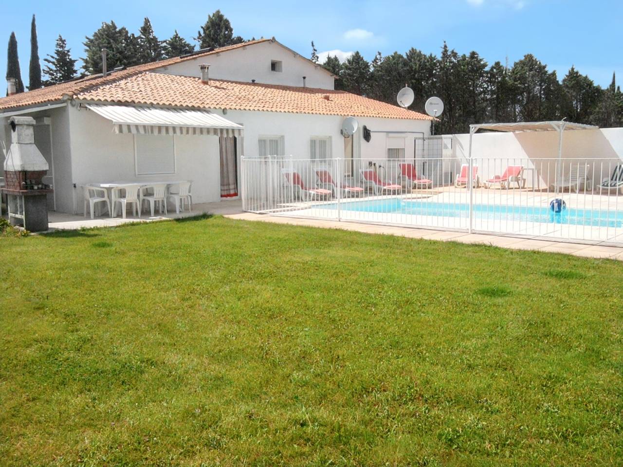 Villa charmante à Meynes avec piscine privée in Meynes, Région de Nîmes