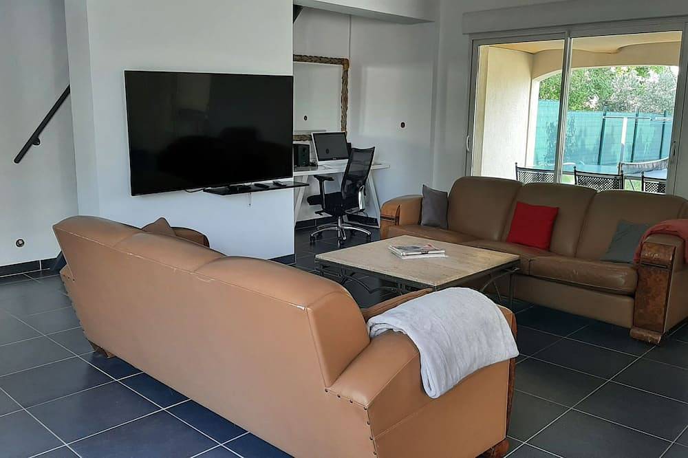 Location Villa Avec 2 Appartements Ind, Proche du Lac de Ste Croix et du Verdon in Régusse, Brignoles region