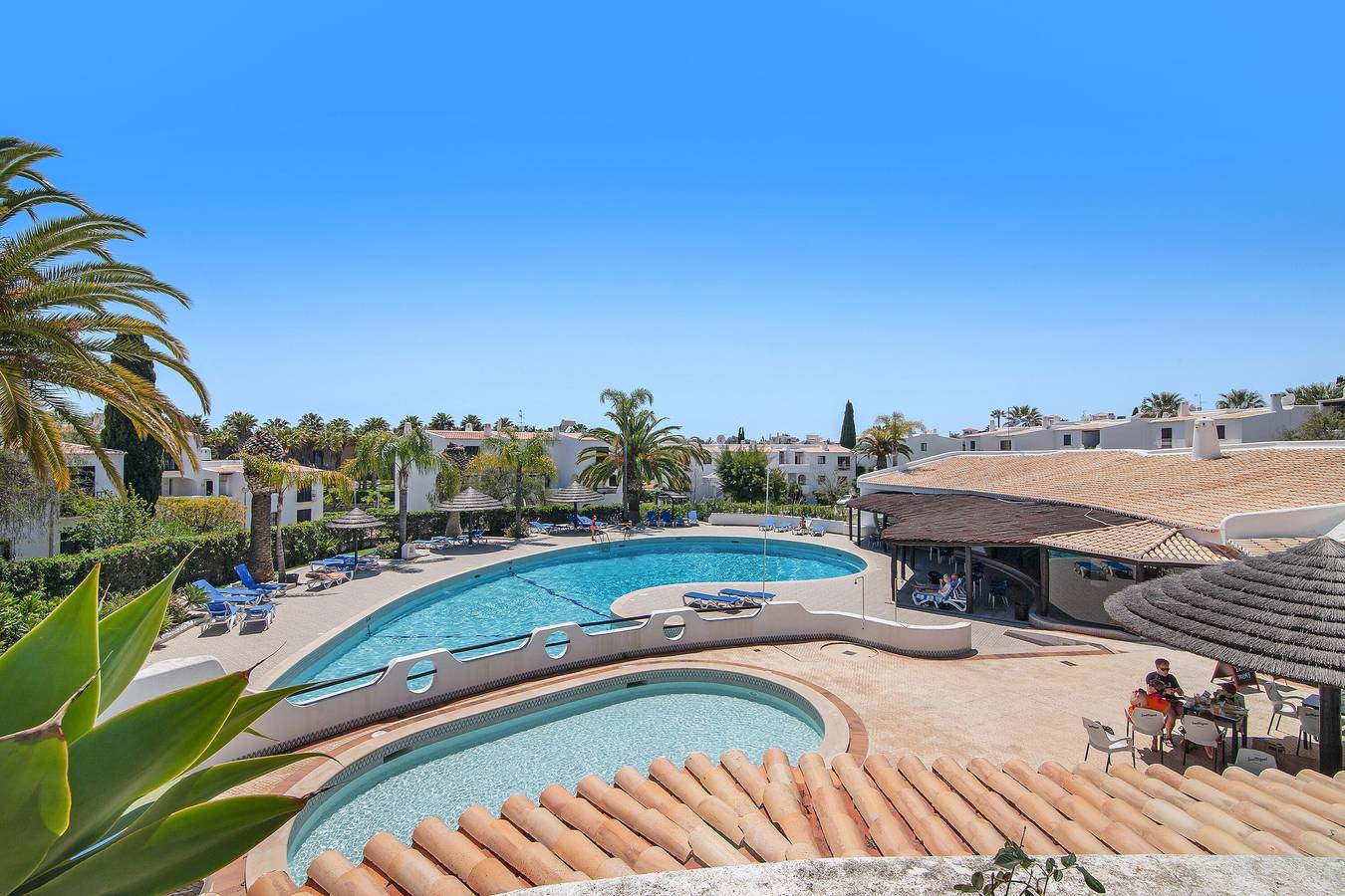 Entire apartment, Apartment 'São Rafael Praia' with Sea View, Shared Pool & Wi-Fi in Albufeira, Faro District