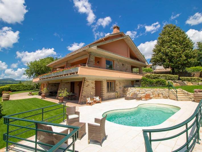 Villa per 11 persone, con Balcone e Terrazza nonché Giardino e Piscina a Sutri