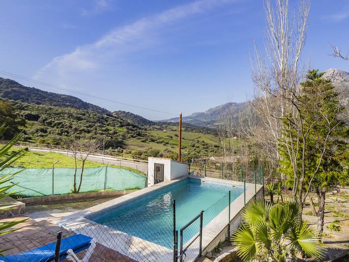 Chalet para 15 personas, con terraza y jardín en Serranía de Ronda - 2