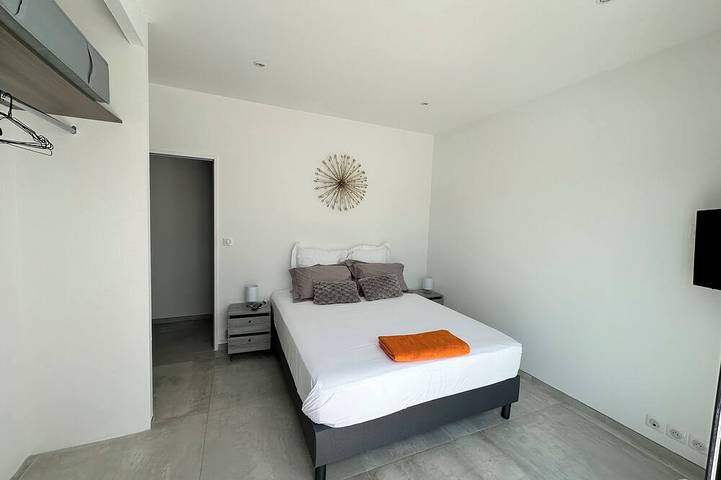 Location de vacances pour 8 personnes, avec jardin ainsi que terrasse et jacuzzi à Thairé - 2