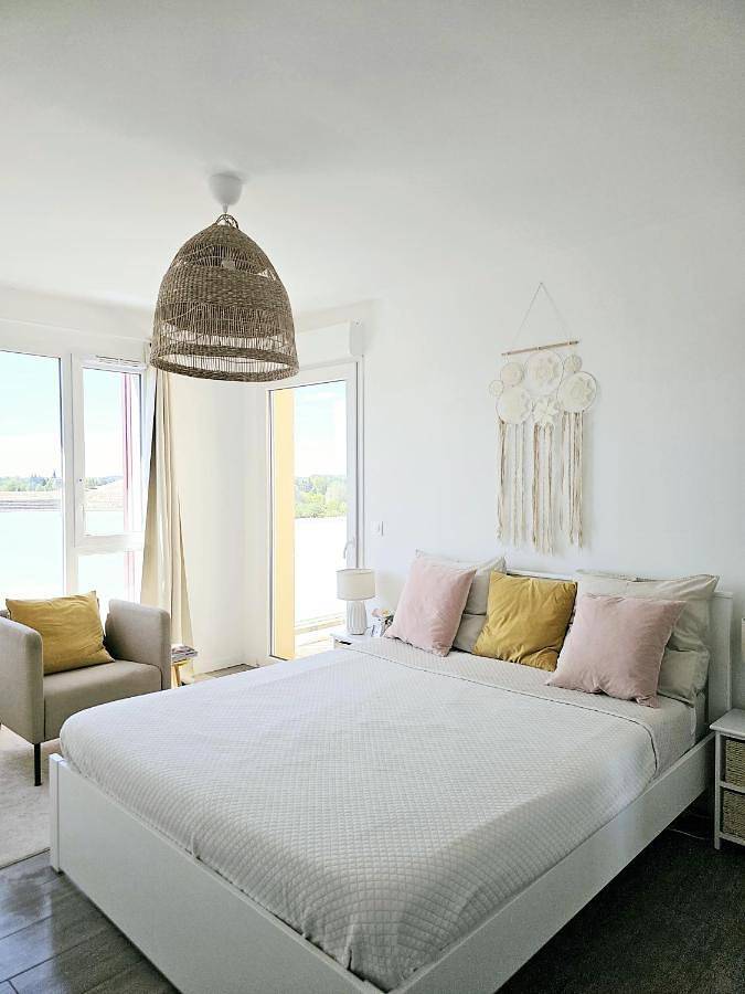 Gîte pour 6 personnes, avec vue ainsi que jardin et vue sur le lac dans Lac de Monteux