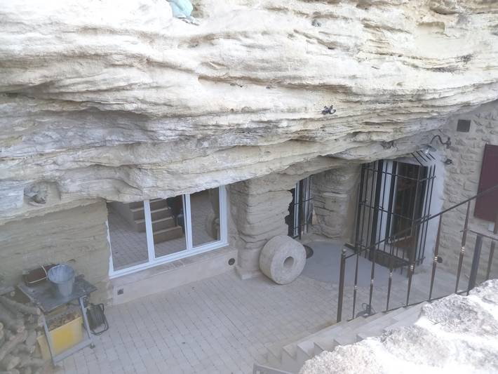Gîte pour 2 personnes, avec terrasse et vue sur le lac à Cornillon-Confoux