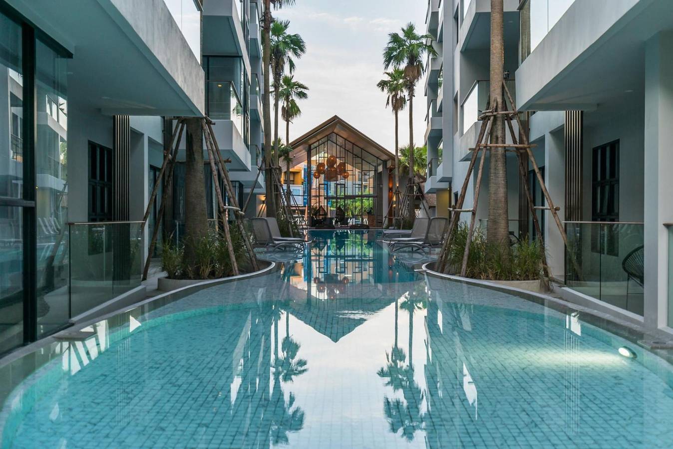 Hel lejlighed, Modern Condo Palmyra-great location, walk to beach in Phuket