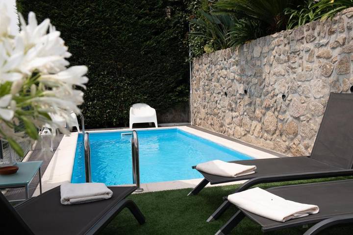 Casa rural para 6 personas, con piscina además de jardín y vistas en Amares - 2