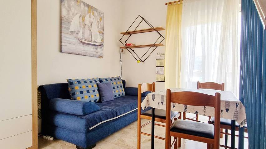 Appartement entier, Appartement de vacances pour 2 personnes avec balcon/terrasse in Zarok, Baška