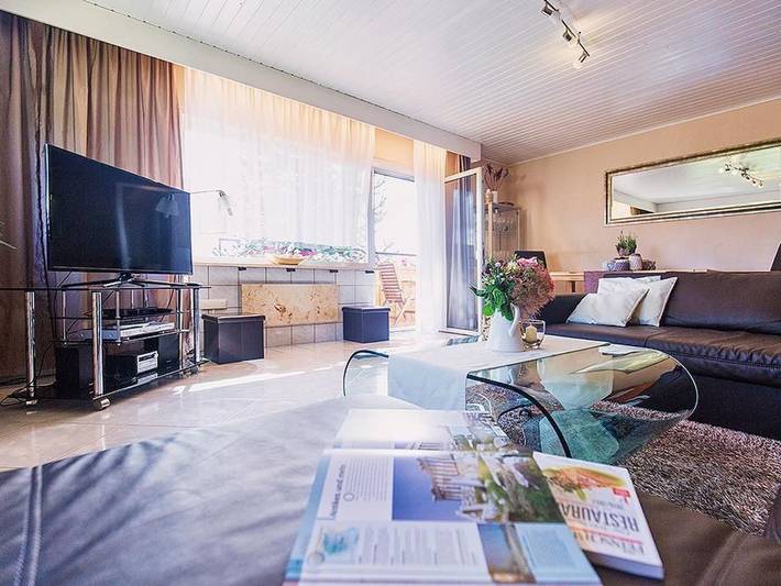 Ferienhaus für 9 Personen, mit Balkon und Terrasse sowie Garten
