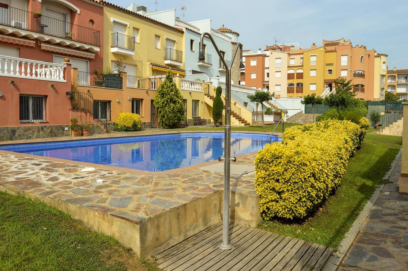 Modernes Haus mit Pool 100 m vom Strand entfernt in Empuriabrava, Oberampurien