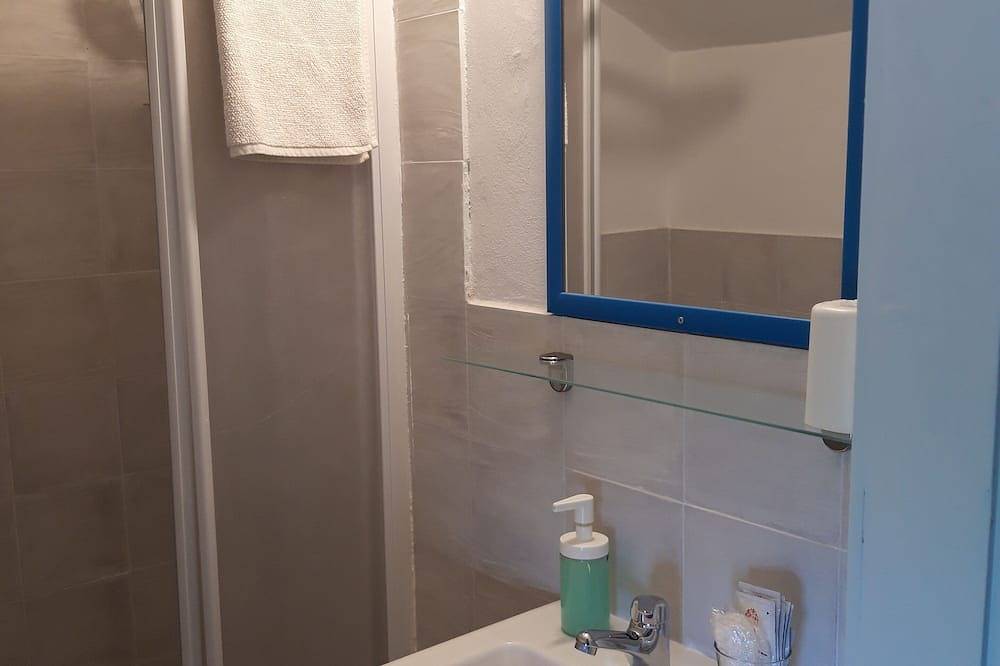 Ganze Wohnung, Cozy mini apartment on large terrace with unique view, pets allowed in Bagnone, Nationalpark Toskanisch-Emilianischer Apennin