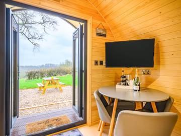 Log Cabin for 3 People in East Haddon, Northamptonshire, Photo 1
