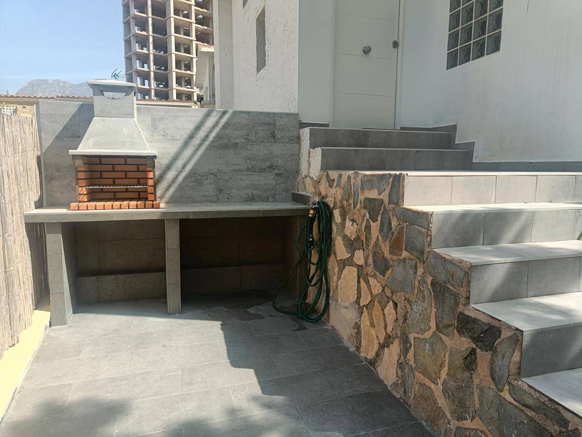 Casa Mya con terreno privado y parking compartido - a 800m de Playa Poniente in Benidorm, Costa Blanca
