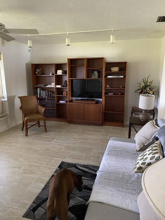 Beautiful home on a 3 acre lake with security in Clewiston, Lake Okeechobee