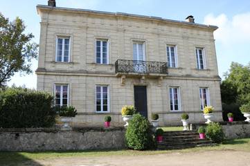Gîte pour 3 personnes, avec jardin ainsi que piscine et balcon à Saint-Symphorien (Dordogne)