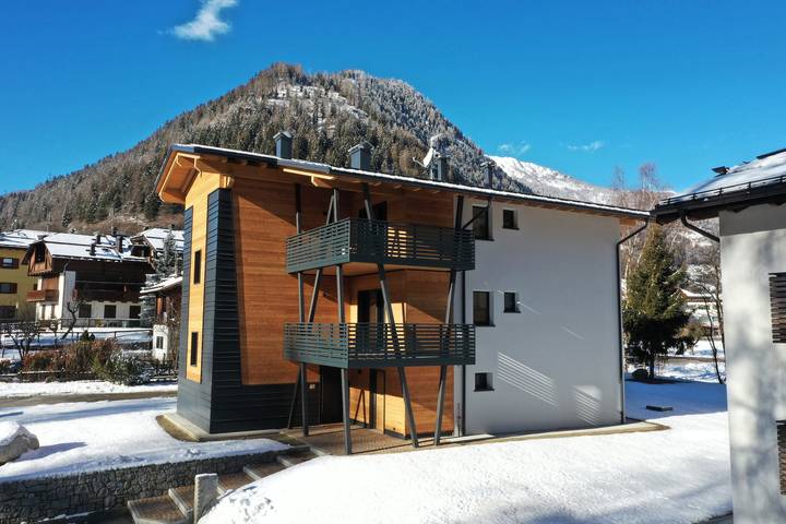 Apartamento inteiro, Apartamento 'Cercen' com grande terraço e Wi-Fi in Ossana, Ortler Alps