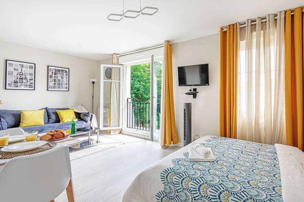 Entire apartment, Cosyhome - Bright Studio Fully Equipped 10 min from Cdg and 20 min from Paris in Aulnay-sous-Bois, Seine-Saint-Denis