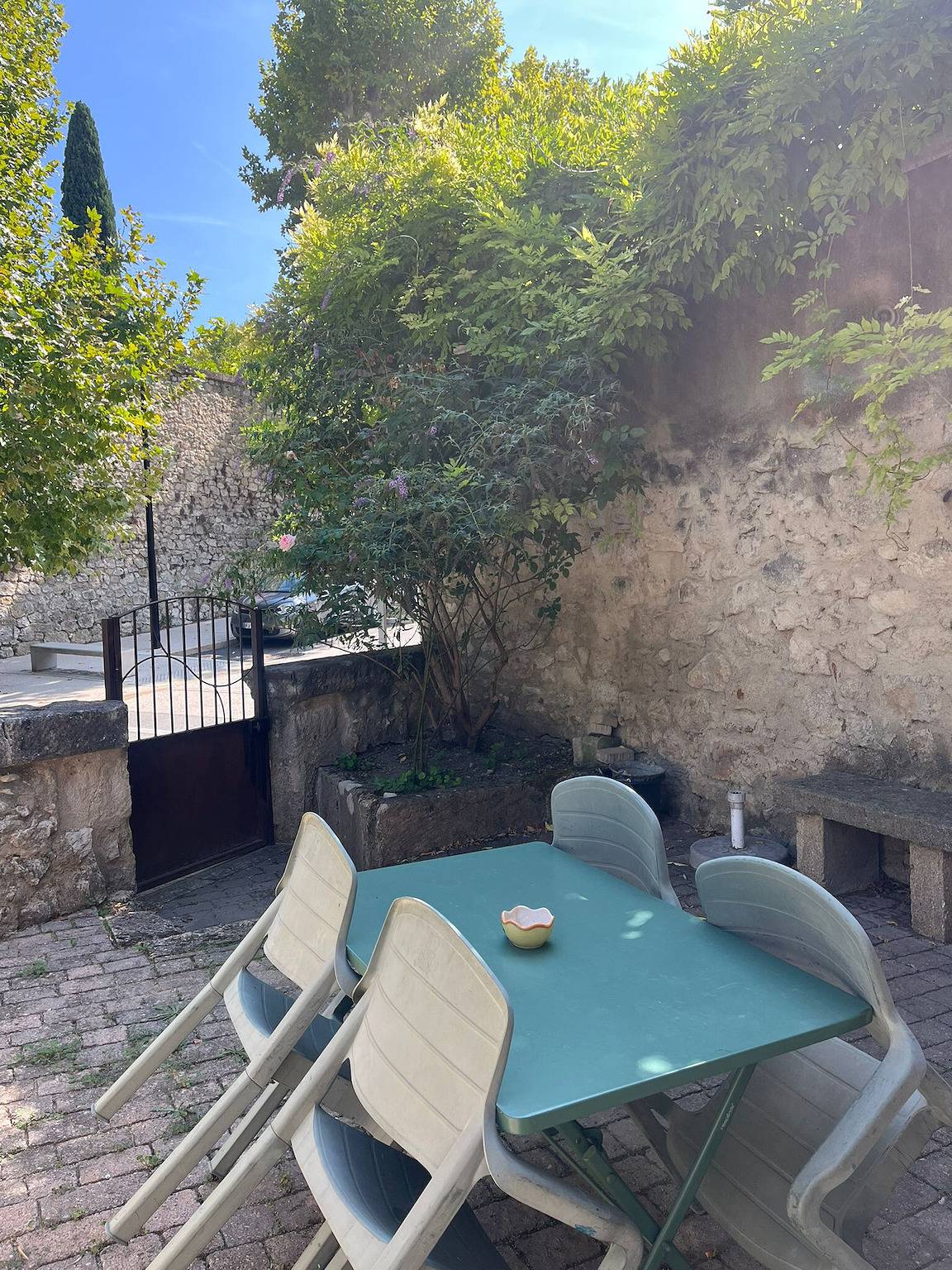 Holiday Home 'Romaine' with Private Terrace and Wi-Fi in La Roque-d'Anthéron, Aix-en-Provence region