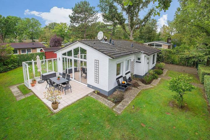 Bungalow voor 4 personen, met balkon/terras en terras in Oostkapelle