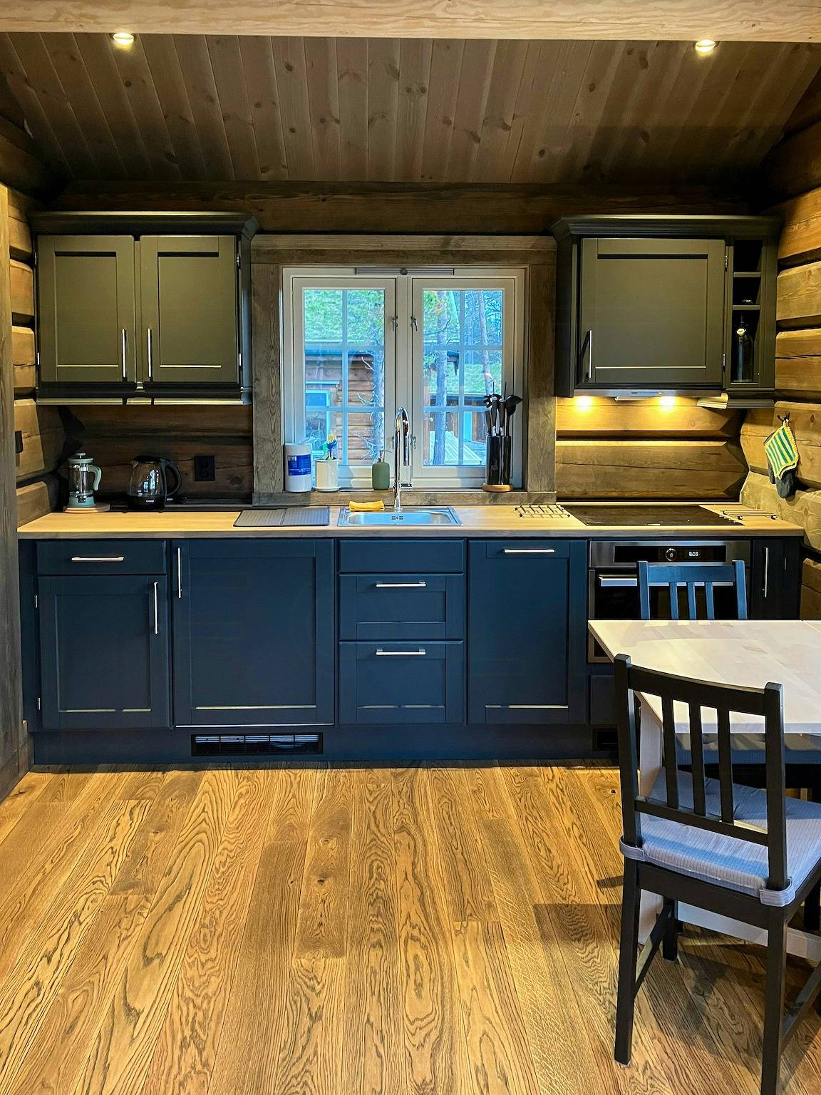 Neu gebaute Blockhütte in der Nähe von Hardangervidda in Hol