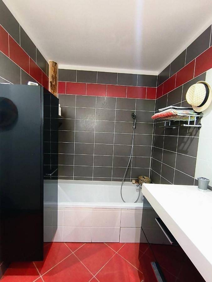 Location de vacances pour 7 personnes, avec Terrasse ainsi que Jardin et Piscine à Saint-Paul-le-Jeune - 4