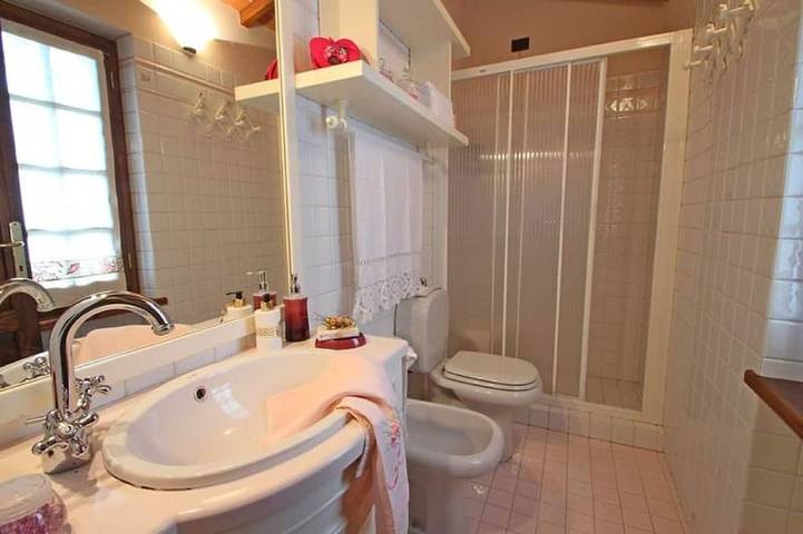 Nice little house near the beach with a nice garden. Air conditioning. in Camaiore, Italienische Riviera