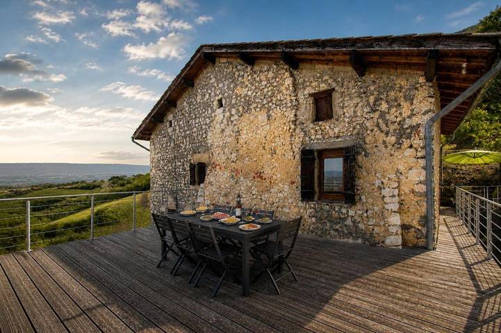 Location de vacances pour 8 personnes, avec terrasse et vue à Saint-André-en-Royans