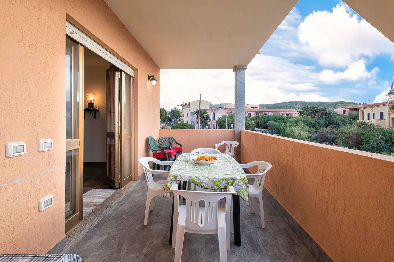 Hel lägenhet, Apartment Veranda Vista Mare Isola Rossa with by Beach with Sea View & Terrace in Trinità d'Agultu e Vignola, Olbia-Tempio