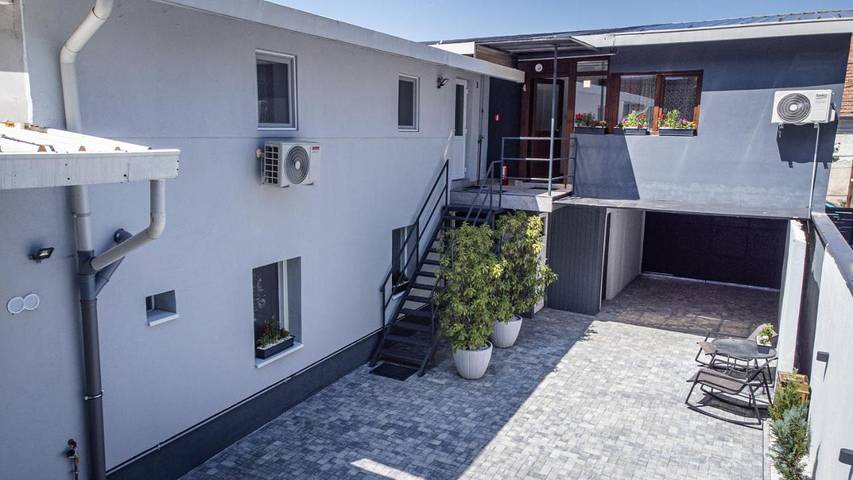 Appartement de vacances pour 2 personnes, avec vue ainsi que terrasse et jardin