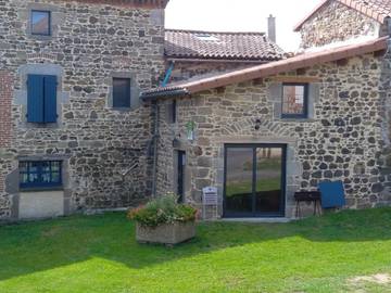 Gîte pour 2 personnes, avec piscine ainsi que vue et terrasse, animaux acceptés à Manglieu