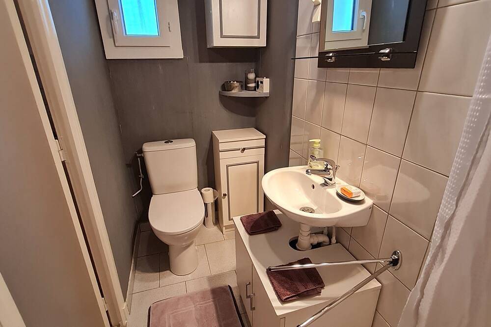 Ganze Wohnung, Cosy studio with pool in Bollène, Vaucluse