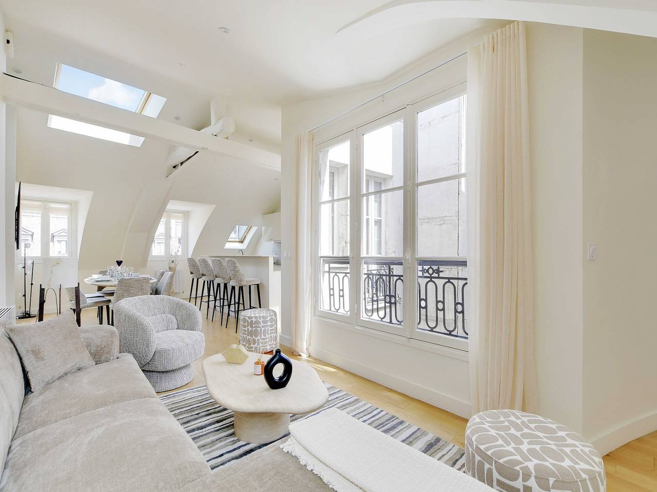 Appartement entier, Apt climatisé 3Ch/6P - Saint-Lazare/Les Champs Elysée in Paris, Île de France