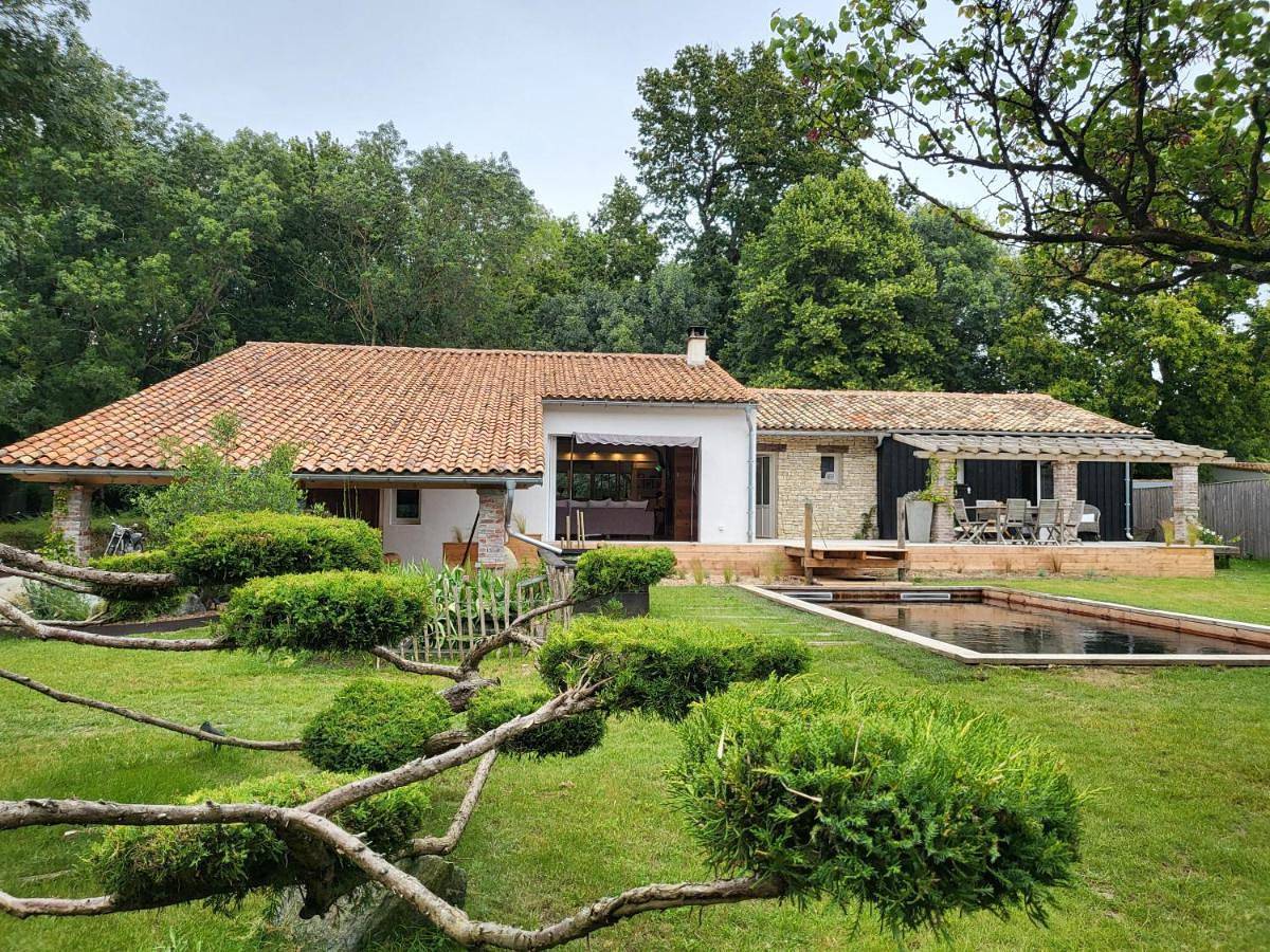 Double Room in Saint-Laurent-de-la-Prée, Région de Rochefort