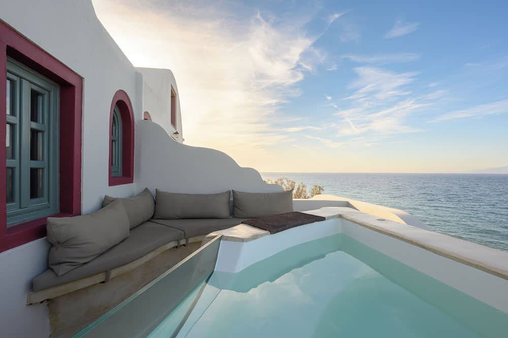 Michelangelo Beach Villa in Santorini