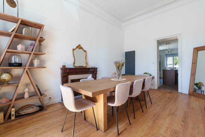 Villa entera en Eyrans: 10 personas, 5 habitaciones, 5 camas, 4 baños in Eyrans, Región de Blaye