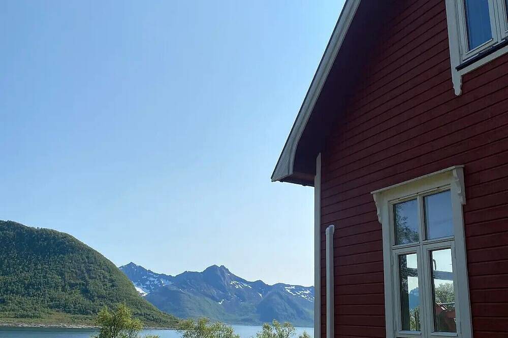 Charming cottage with seaview in Senja in Senja, Torsken
