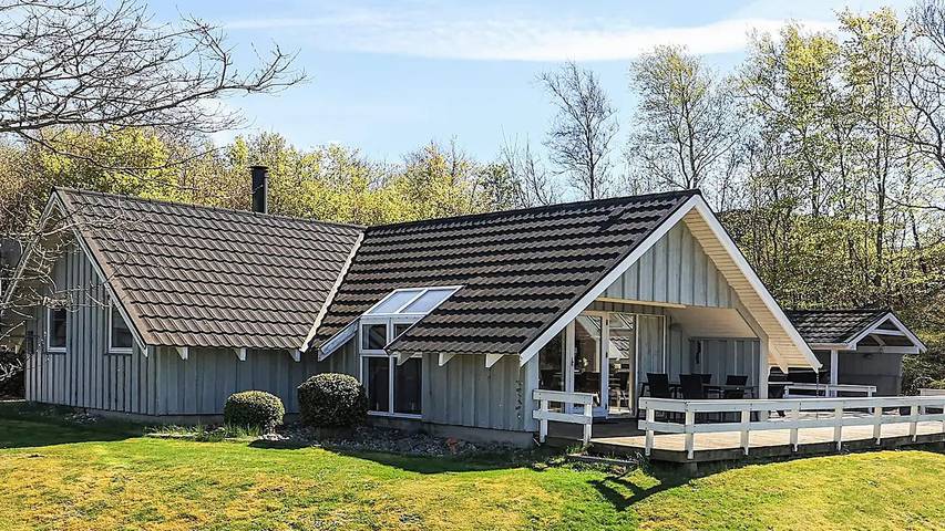 Ferienhaus für 9 Personen, mit Sauna und Whirlpool sowie Garten in Hostrup Strand