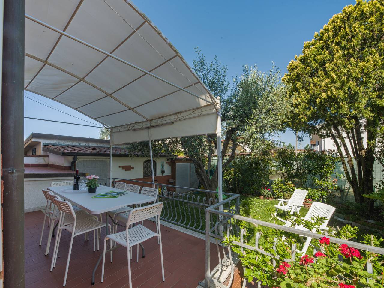 Villino Viola in Marina di Pietrasanta, Pietrasanta