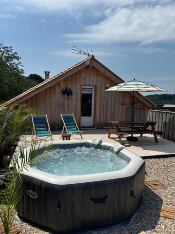 Chambre d’hôte pour 5 personnes, avec vue ainsi que jardin et piscine à Jaure