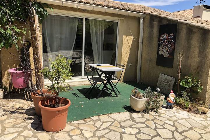 Gîte pour 4 personnes, avec terrasse et piscine à Tresques - 3