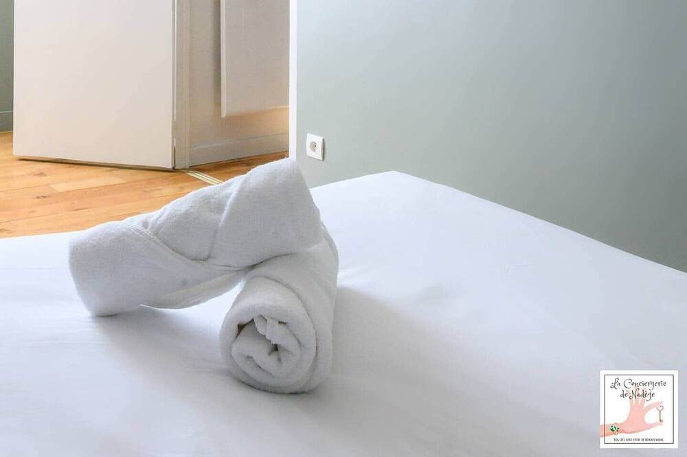 Entire apartment, Le Coeur de Milly, downtown in Milly-la-Forêt, Parc naturel régional du Gâtinais français