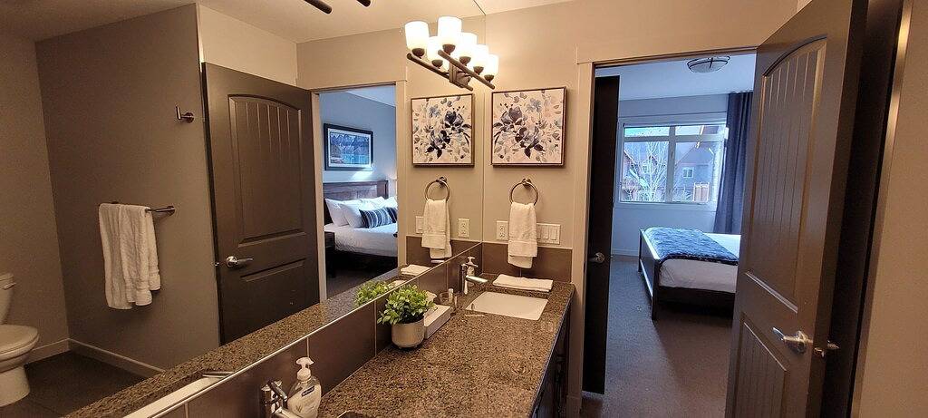 Gîte pour 4 personnes, avec balcon ainsi que piscine et jacuzzi à Canmore - 3